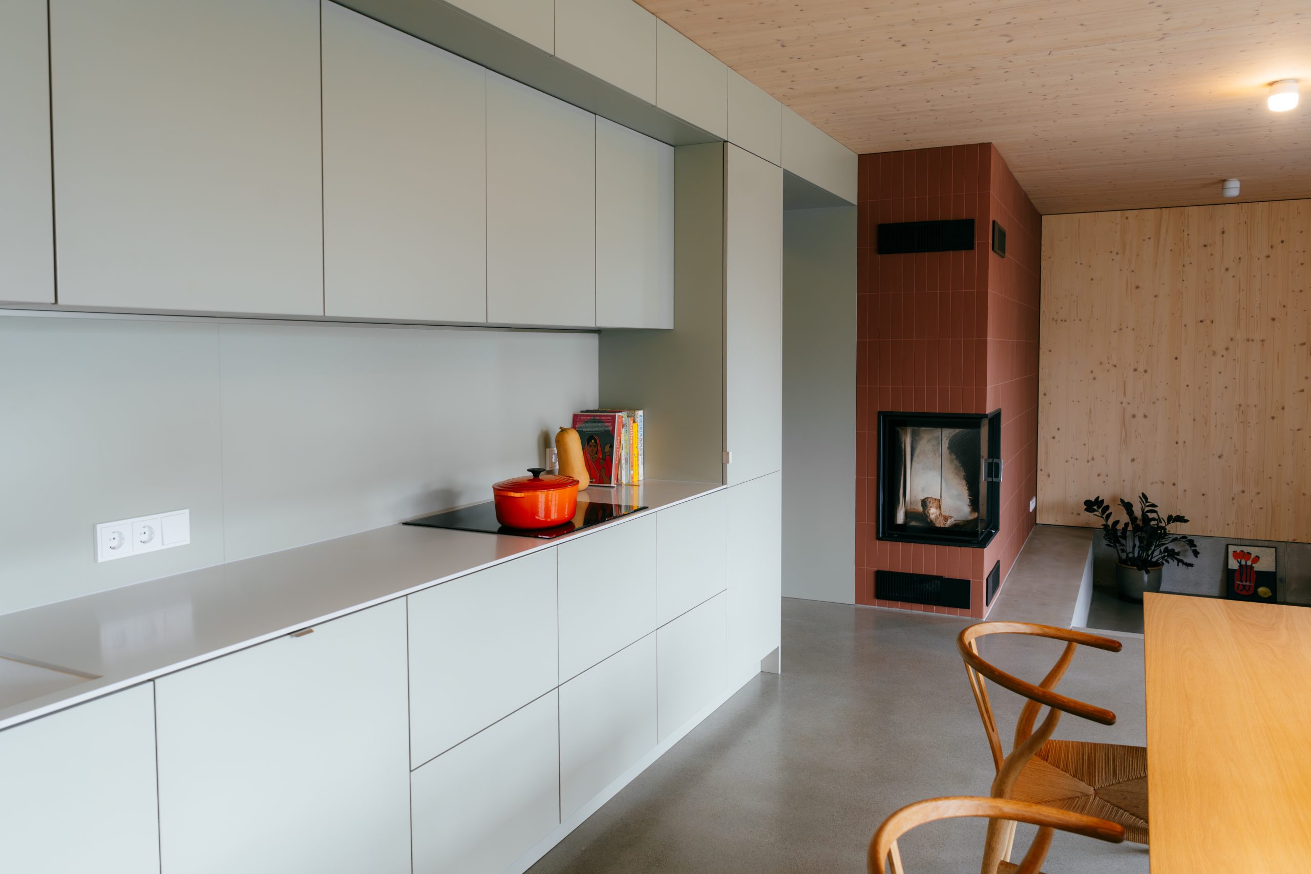 Moderne Küche mit klaren Linien