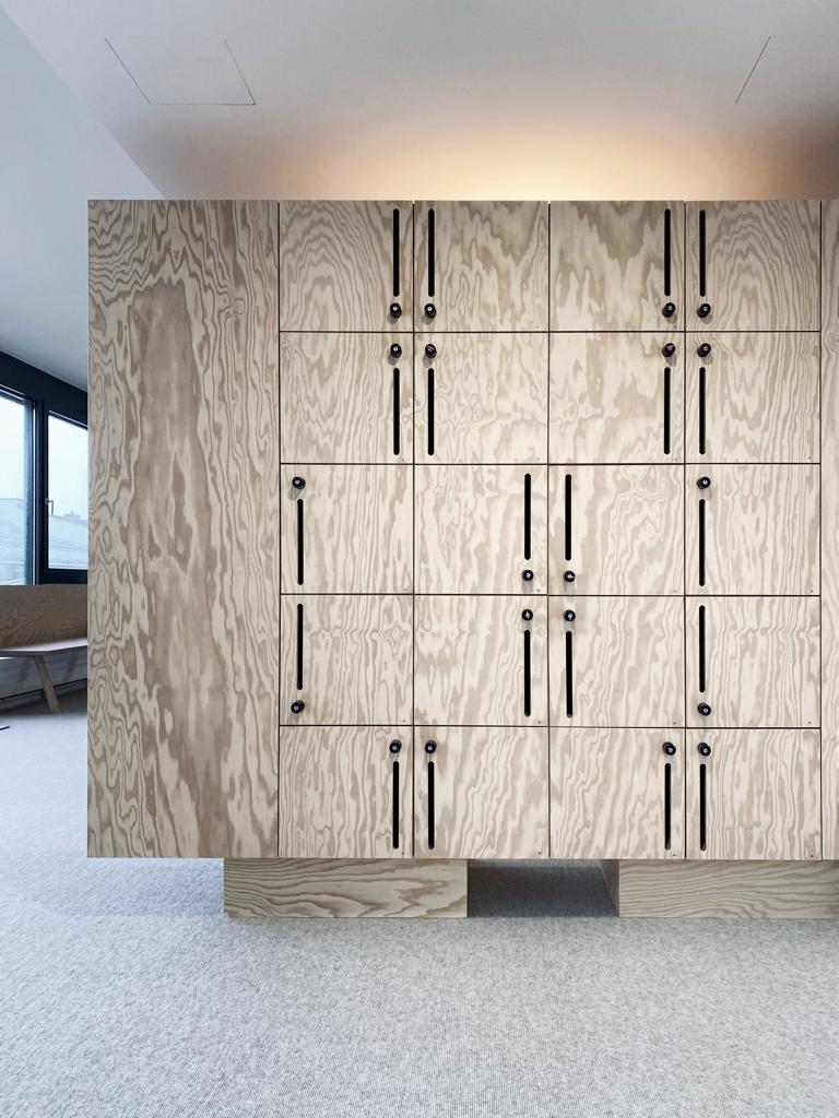 Moderne Büroschränke aus Holz
