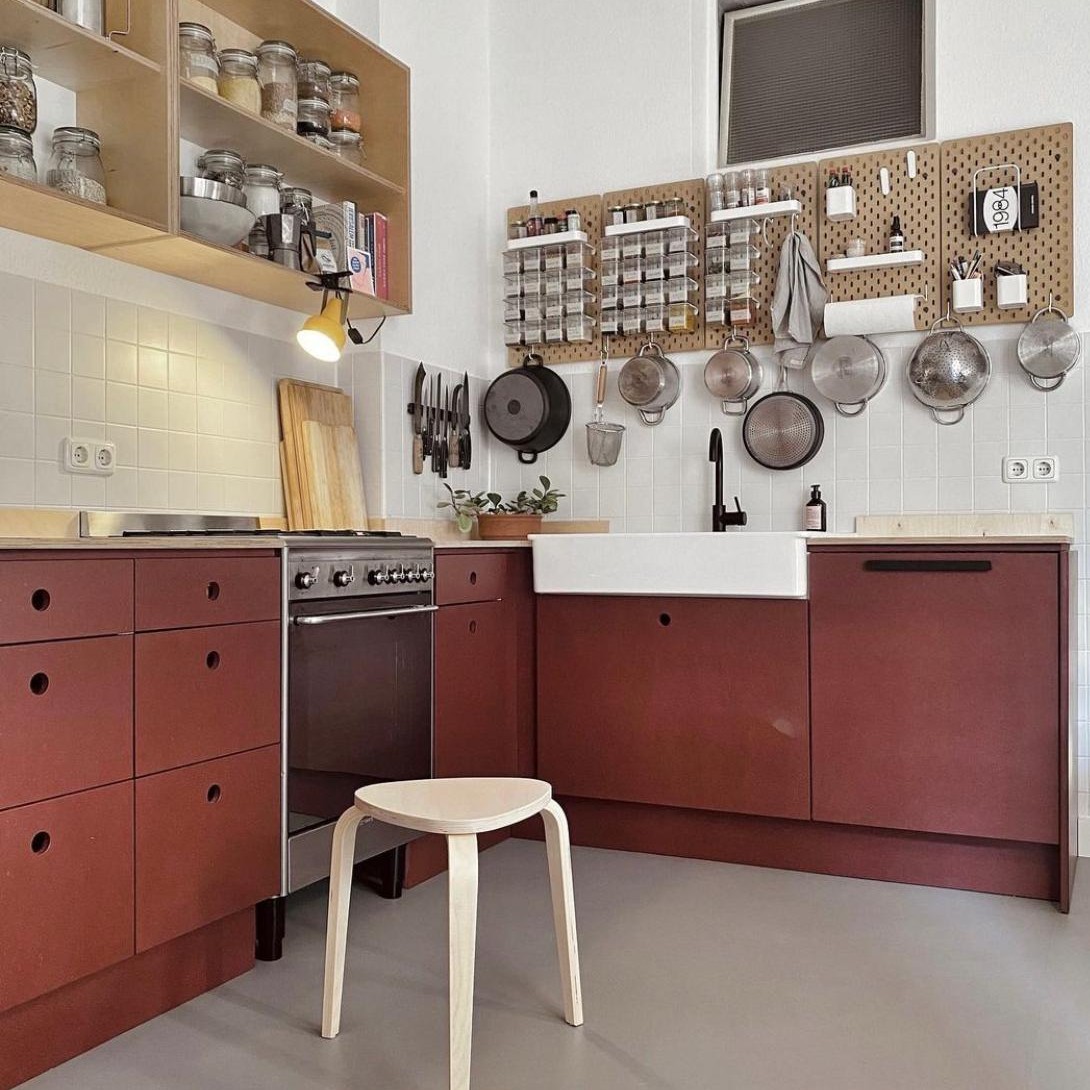 Rote Designküche - Holzhandwerk Dankesreiter